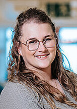 Portrait: Pflegebereichsleiterin Julia Wolf Portrait: Pflegebereichsleiterin Julia Wolf