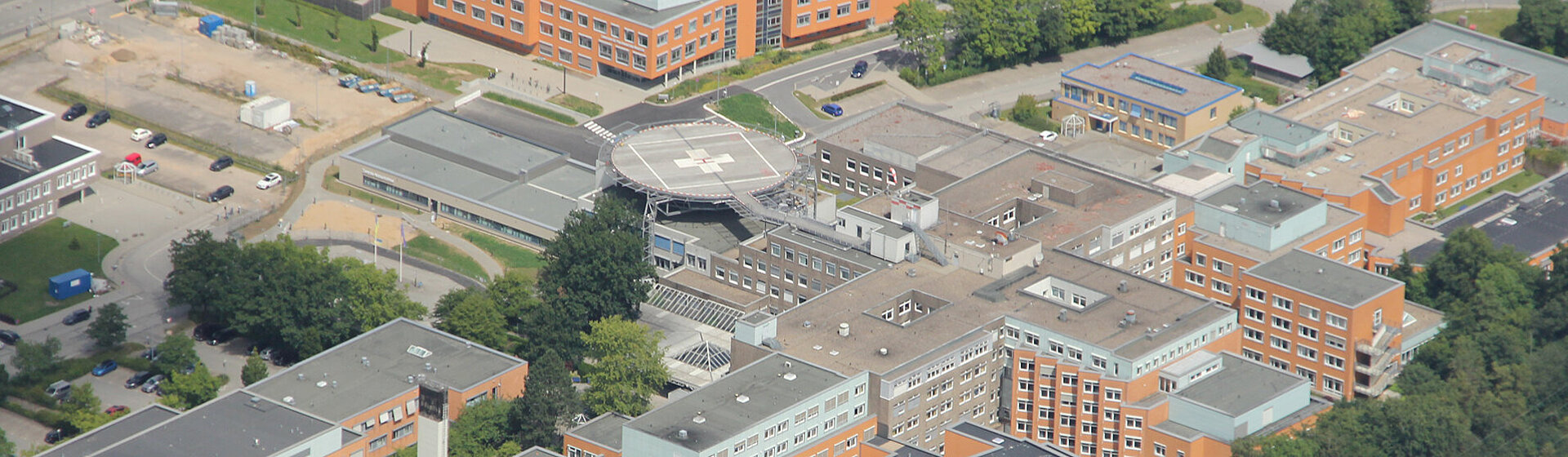 Luftbild Klinikum Itzehoe mit Blick auf den Hubschrauberlandeplatz