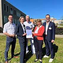 Verbandvorsteher Marcel Ulrich mit dem Vorstand des Klinikum Itzehoe und Ministerin von der Decken Verbandvorsteher Marcel Ulrich mit dem Vorstand des Klinikum Itzehoe und Ministerin von der Decken