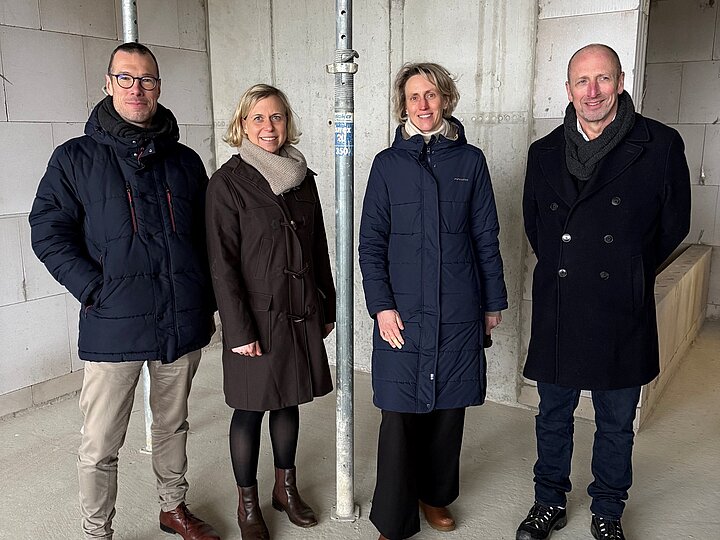 Verbsandsvorsteher Ulrich, komm. Leitung Physioschule Sieckmann, Krankenhausdirektorin Werner, technischer Leiter Christiansen