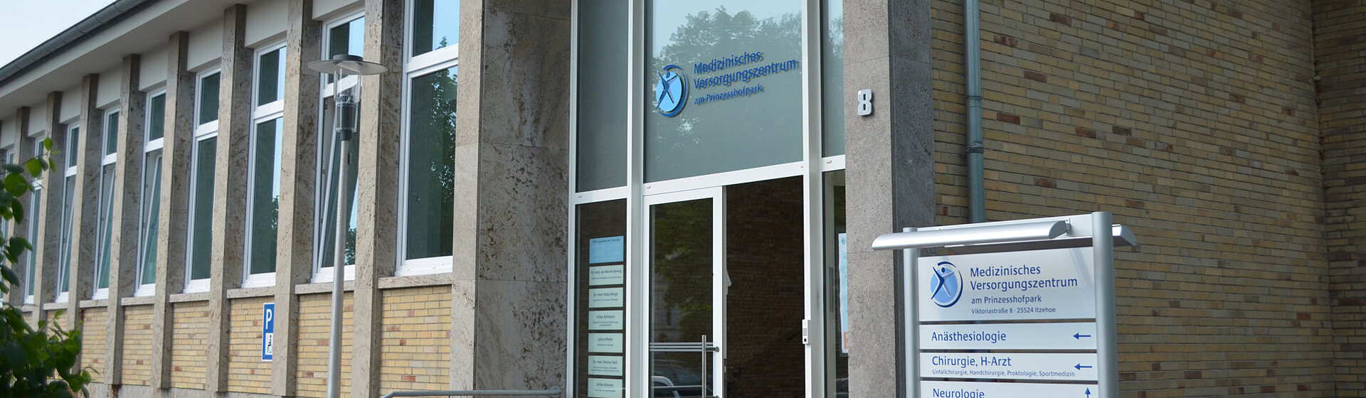 Haupteingangsbereich des MVZ am Prinzesshofpark-Gebäudes Haupteingangsbereich des MVZ am Prinzesshofpark-Gebäudes