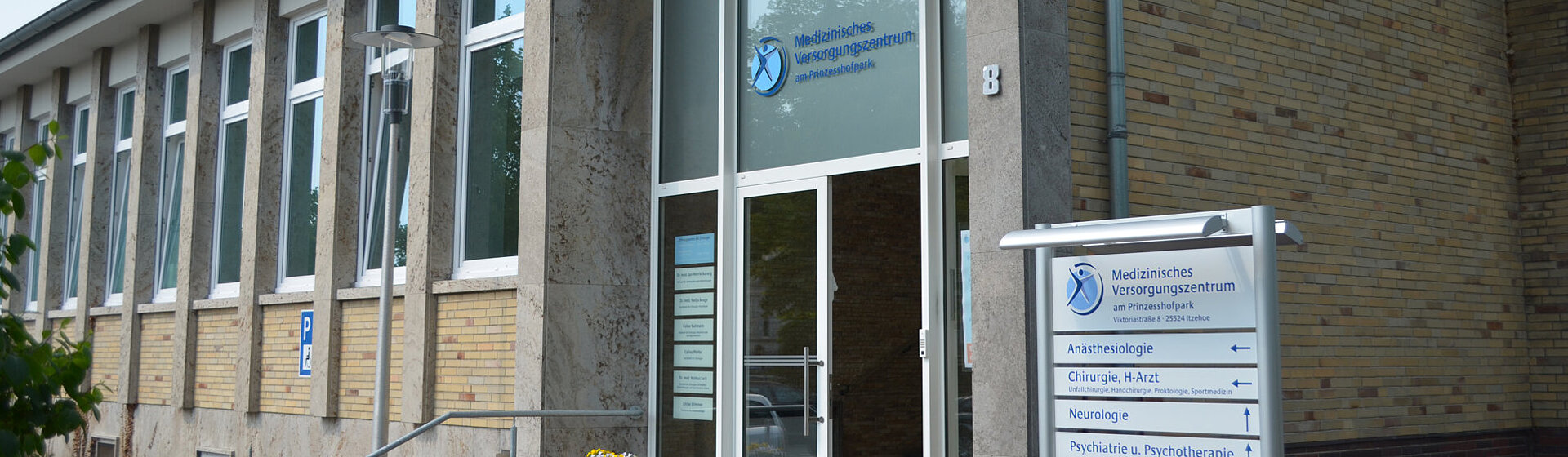 Eingangsbereich des Medizinischen Versorgungszentrums am Prinzesshofpark. Eingangsbereich des Medizinischen Versorgungszentrums am Prinzesshofpark.