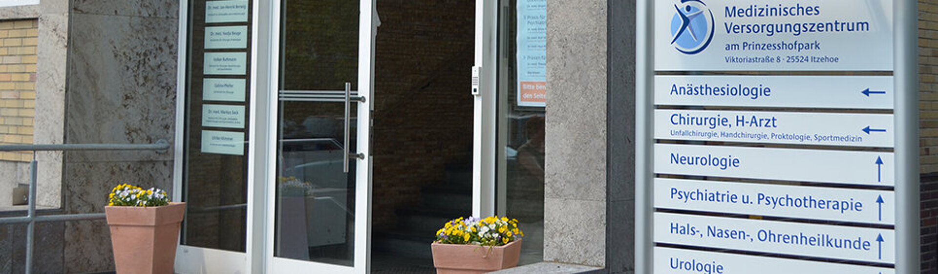 Eingangsbereich des MVZ am Prinzesshofpark Eingangsbereich des MVZ am Prinzesshofpark
