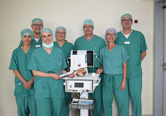 Klinikpersonal mit einem Ultraschallgerät