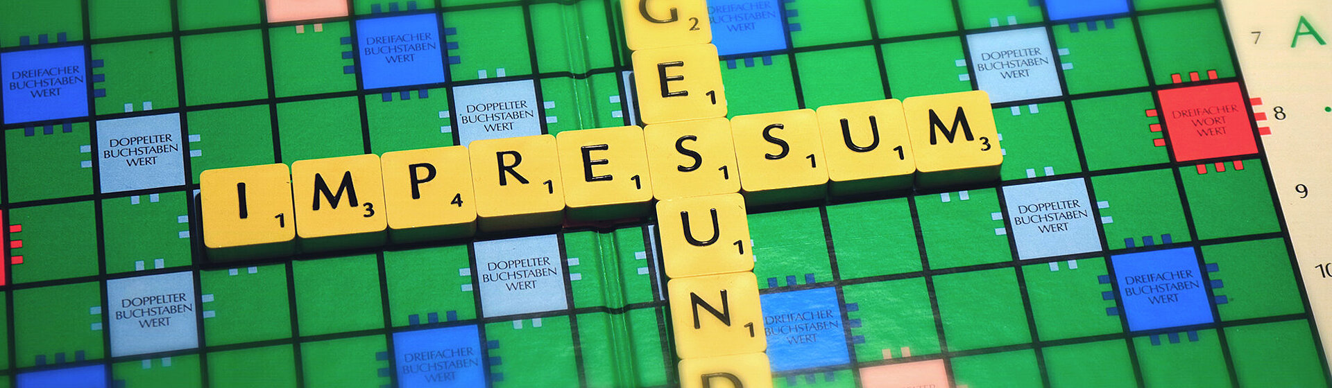 Scrabble auf dem das Wort Impressum steht. Scrabble auf dem das Wort Impressum steht.
