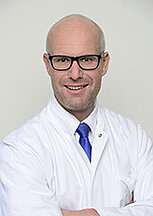 Portrait: Leiter Endoprothetikzentrum und Hauptoperateur Dr. med. Roman Mroz