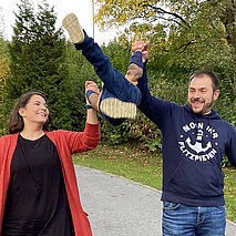 Henry mit seinen Eltern Henry mit seinen Eltern