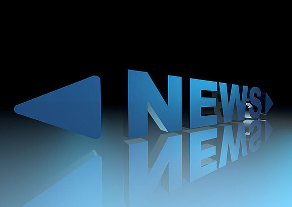 Buchstaben, die das Wort NEWS bilden mit Pfeilen nach links und rechts