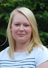 Portrait: Stellvertretende Pflegedienstleitung und Praxisanleiterin Jana Schmelzer Portrait: Stellvertretende Pflegedienstleitung und Praxisanleiterin Jana Schmelzer