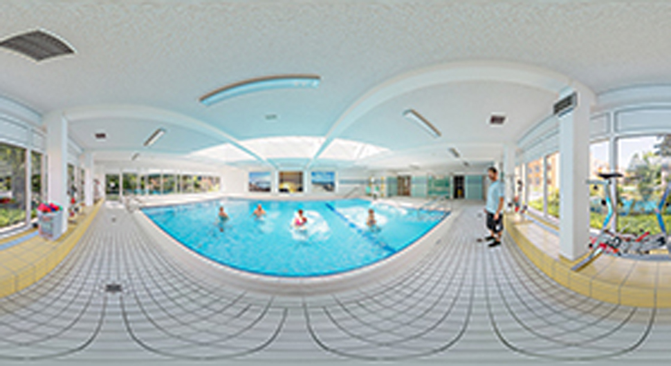 Panoramabild des Bewegungsbades im MediFit